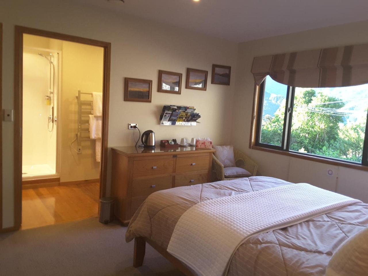 Okiwa Bay Lodge Picton Esterno foto