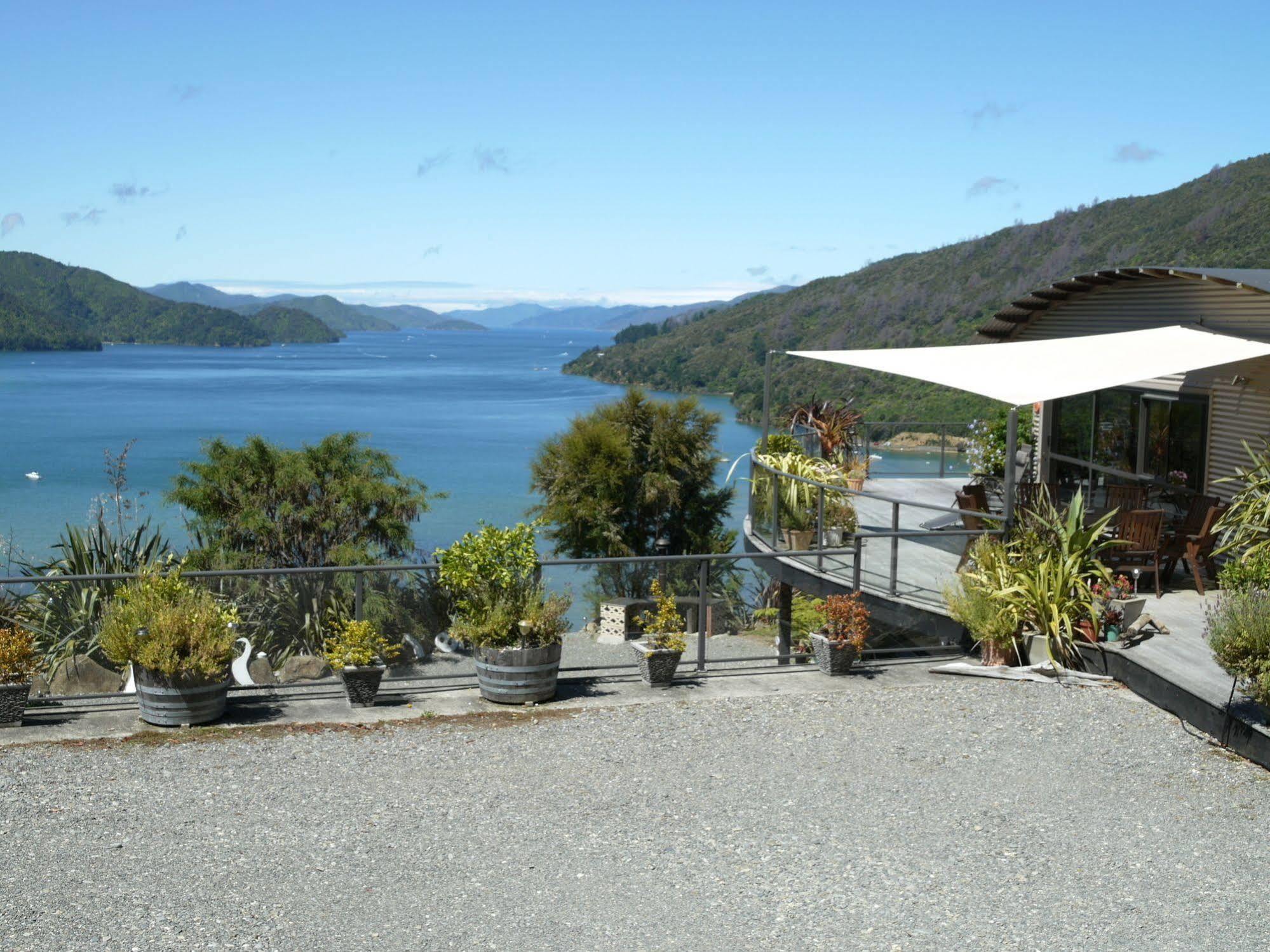 Okiwa Bay Lodge Picton Esterno foto
