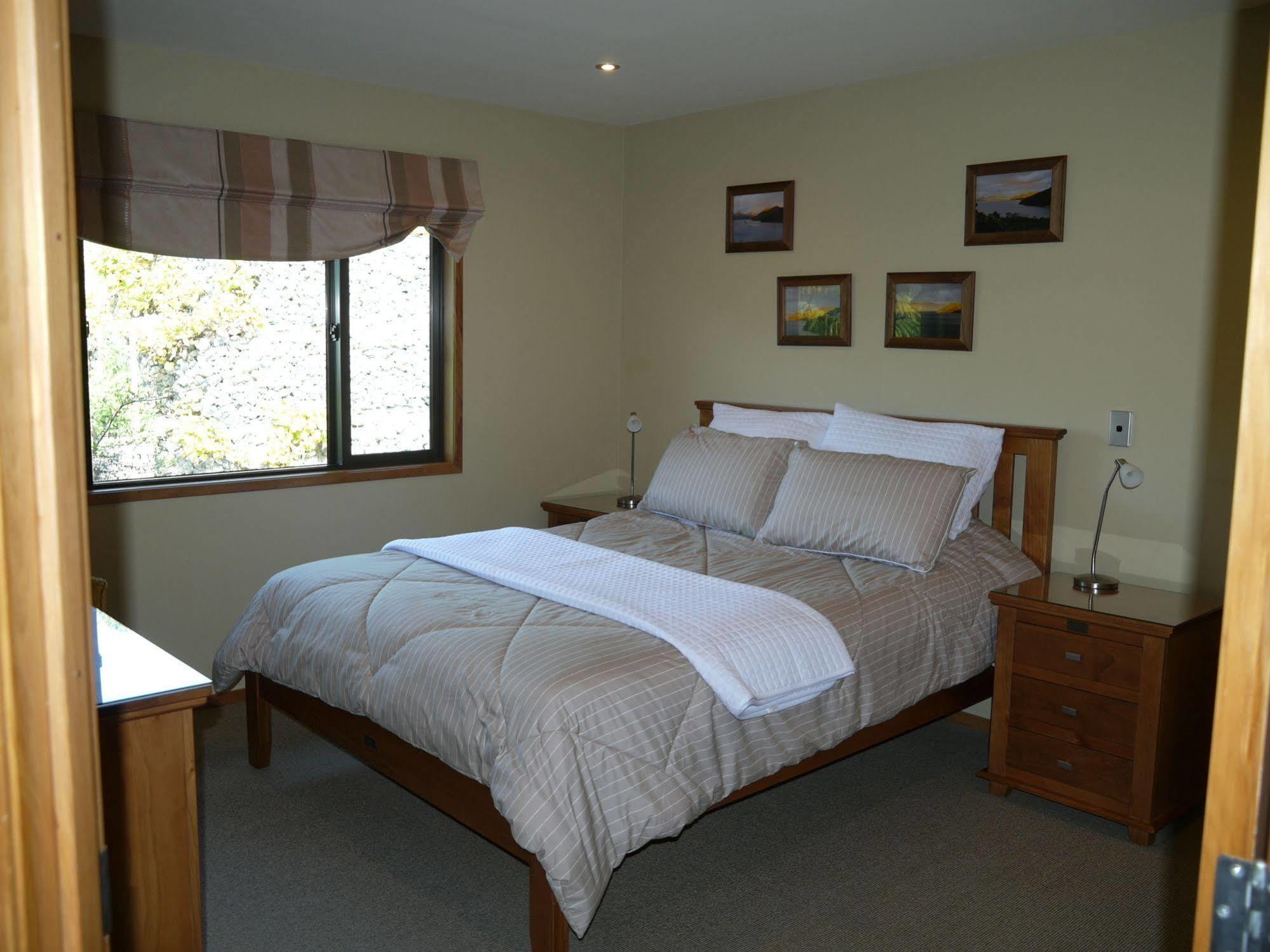 Okiwa Bay Lodge Picton Esterno foto