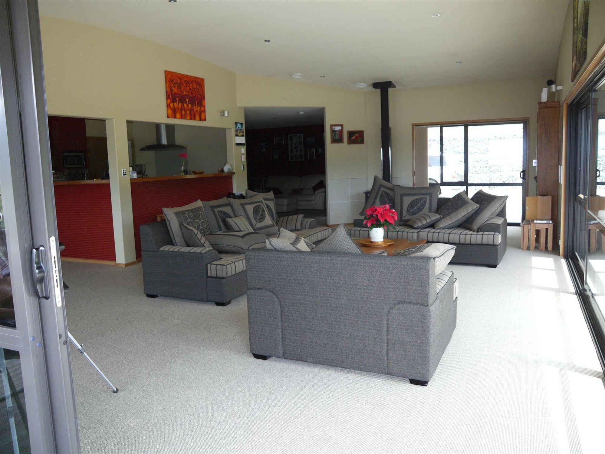 Okiwa Bay Lodge Picton Esterno foto
