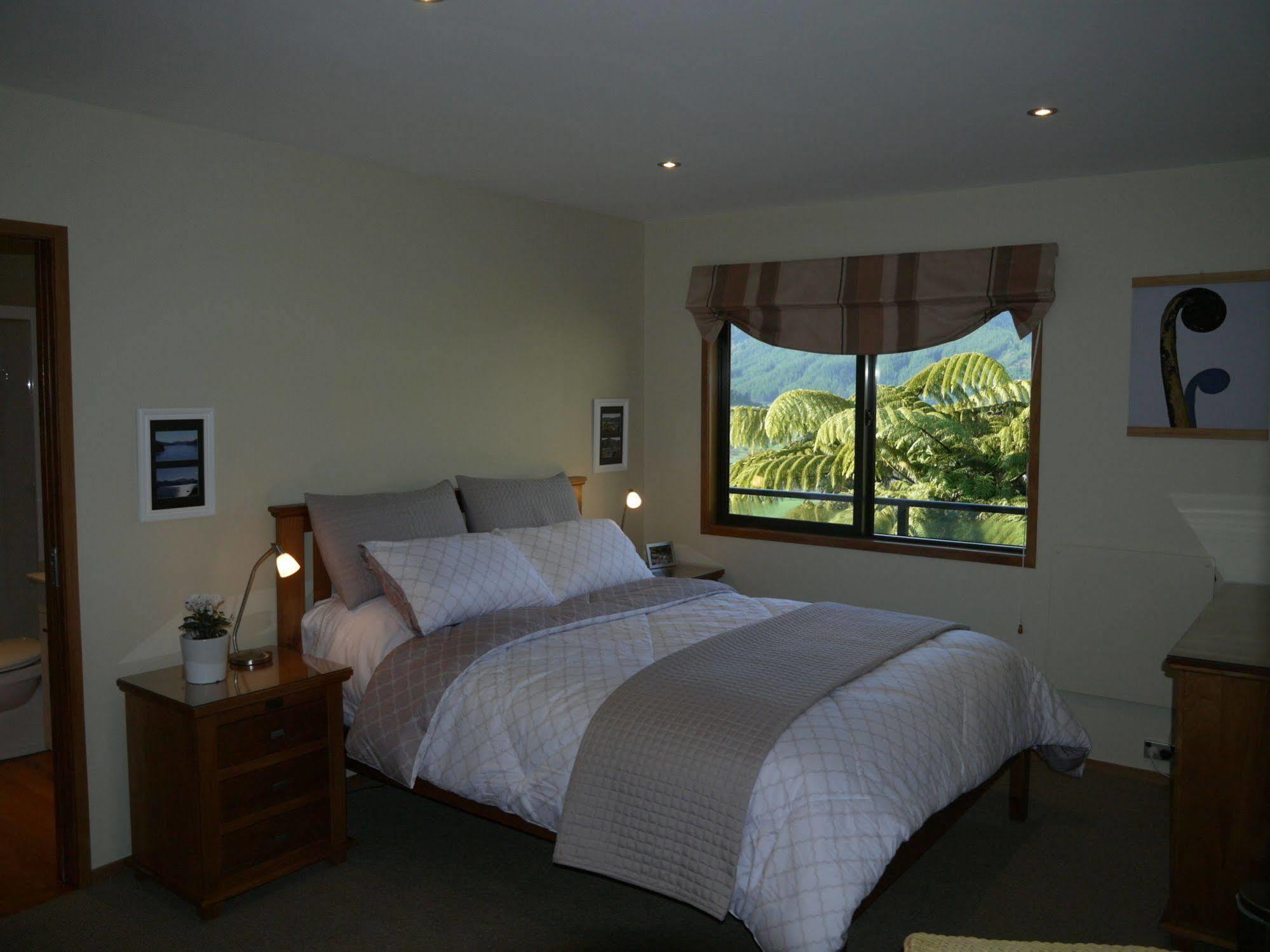 Okiwa Bay Lodge Picton Esterno foto