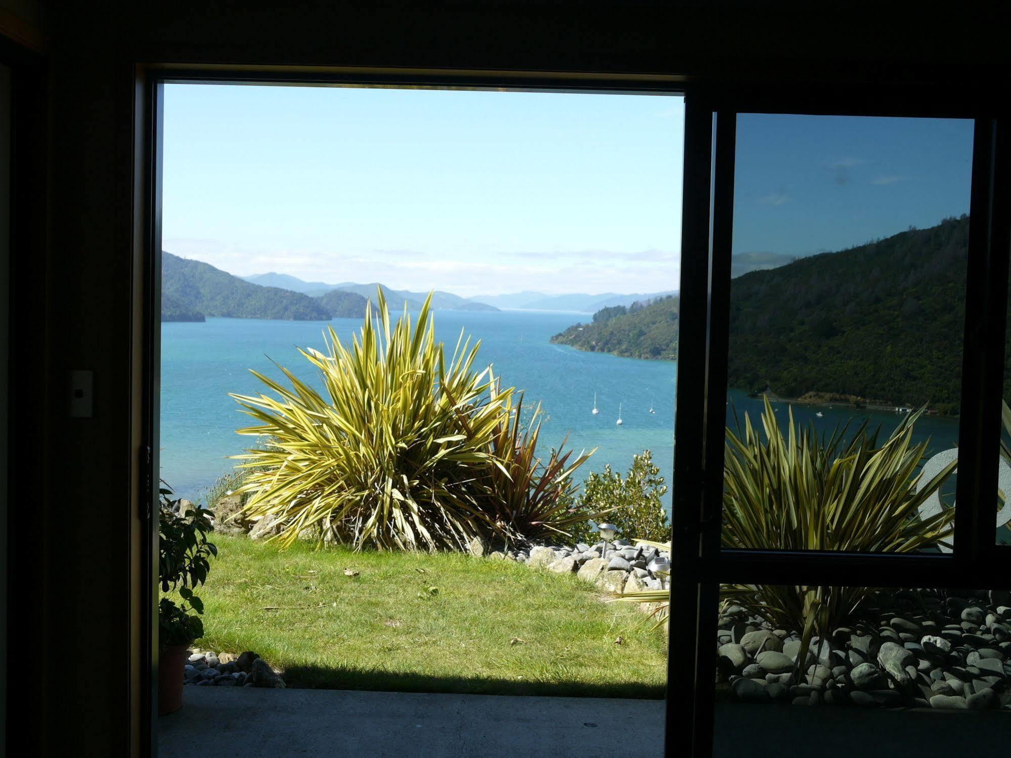 Okiwa Bay Lodge Picton Esterno foto