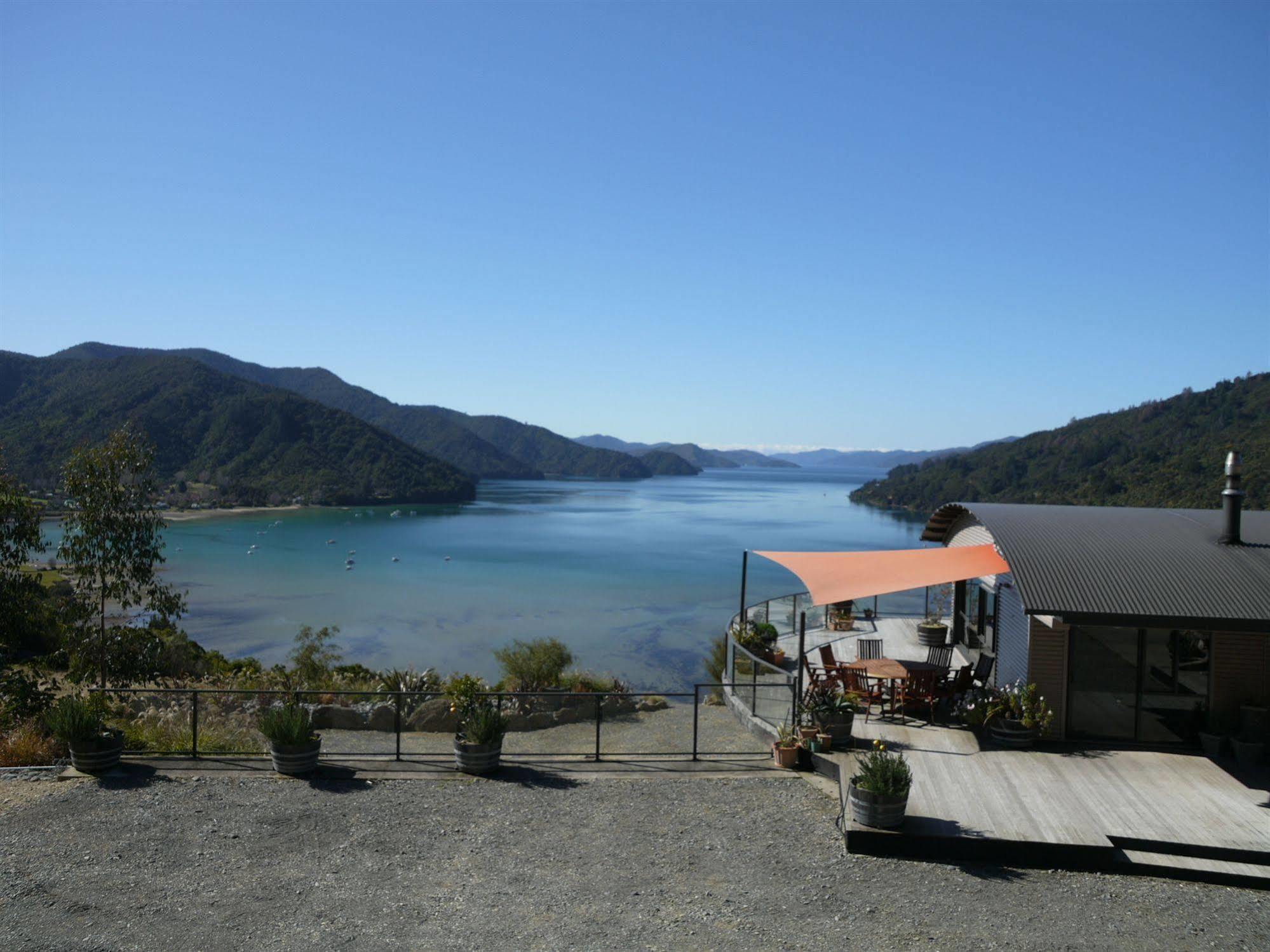 Okiwa Bay Lodge Picton Esterno foto
